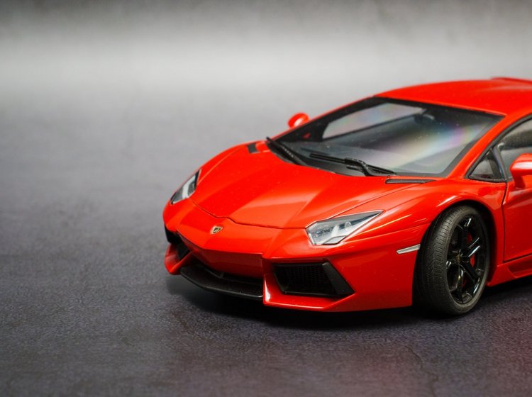Rotes Modellauto